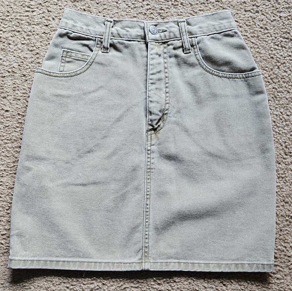 Vintage Guess denim skirt size 2-4